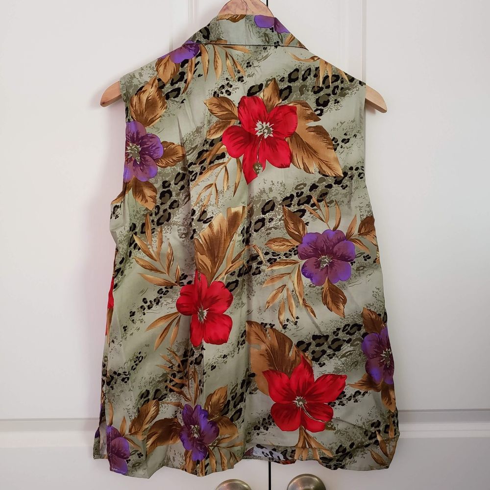 Caribou Green Button Down Floral Sleeveless Shirt - Picture 2 of 6